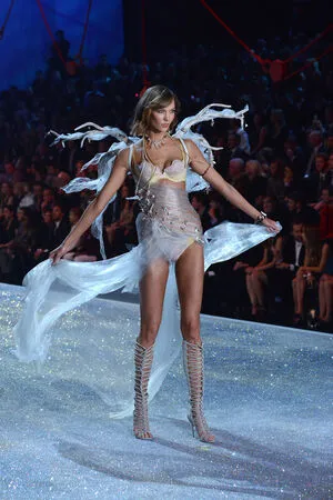 Karlie Kloss OnlyFans Leaked Free Thumbnail Picture - #xxPaiTEelS