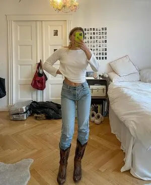 Karlotta Emilie Henke OnlyFans Leaked Free Thumbnail Picture - #9Albu95yDs