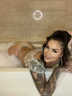 Karmen Unlocked OnlyFans Leaked Free Thumbnail Picture - #ItwVmYPCop