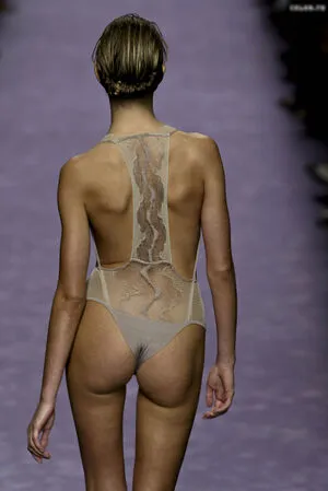Karolina Kurkova OnlyFans Leaked Free Thumbnail Picture - #x282yoqIey