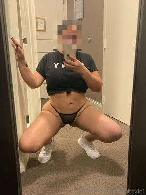 Karoltoxic1 OnlyFans Leaked Free Thumbnail Picture - #2Uqk6oHrkB