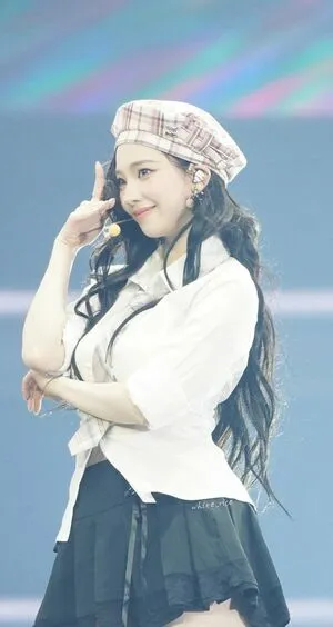 Katarinabluu OnlyFans Leaked Free Thumbnail Picture - #5TDMGppElr