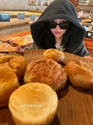 Katarinabluu OnlyFans Leaked Free Thumbnail Picture - #8Lh2FCe1Y3