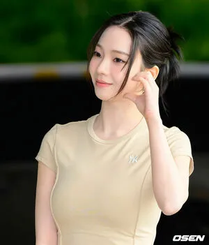 Katarinabluu OnlyFans Leaked Free Thumbnail Picture - #aEFMSND00n