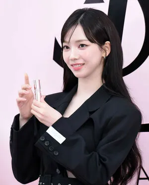 Katarinabluu OnlyFans Leaked Free Thumbnail Picture - #joPEvh2G4E