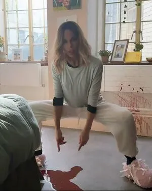 Kate Beckinsale OnlyFans Leaked Free Thumbnail Picture - #e1CIh7avBg