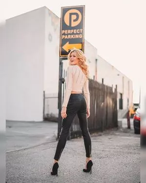 Katherine McNamara OnlyFans Leaked Free Thumbnail Picture - #SoyjNh1fEz
