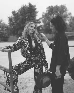 Katie Cassidy OnlyFans Leaked Free Thumbnail Picture - #etui6eWET5