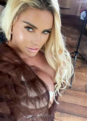 Katie Price OnlyFans Leaked Free Thumbnail Picture - #4SOKvHOscq