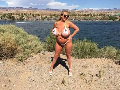 Kaylakleevage OnlyFans Leaked Free Thumbnail Picture - #8RsDakfZca