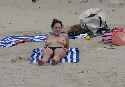 Kelly Brook OnlyFans Leaked Free Thumbnail Picture - #HTZ1Barnpr