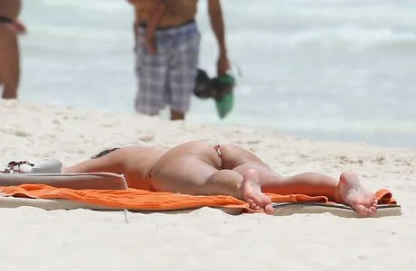 Kelly Brook OnlyFans Leaked Free Thumbnail Picture - #LfGFUB8omn