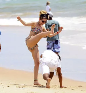 Kelly Brook OnlyFans Leaked Free Thumbnail Picture - #Q1yBtqpE3g