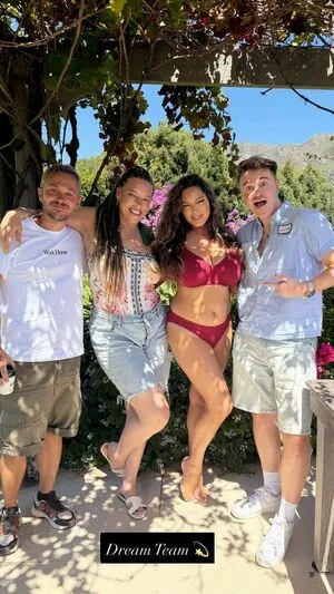 Kelly Brook OnlyFans Leaked Free Thumbnail Picture - #zAWrksWKB6