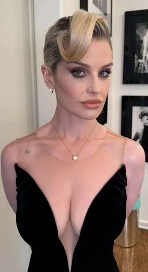 Kelly Osbourne OnlyFans Leaked Free Thumbnail Picture - #aFdUDNOMEN
