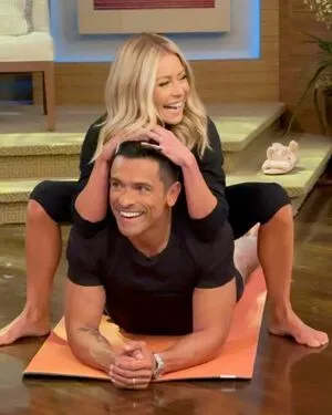 Kelly Ripa OnlyFans Leaked Free Thumbnail Picture - #RX8HFiVB5l