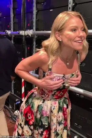 Kelly Ripa OnlyFans Leaked Free Thumbnail Picture - #gmInHuzgoO