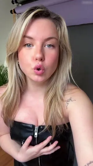 Kellymissesvlog OnlyFans Leaked Free Thumbnail Picture - #U8ekx7ZKeC