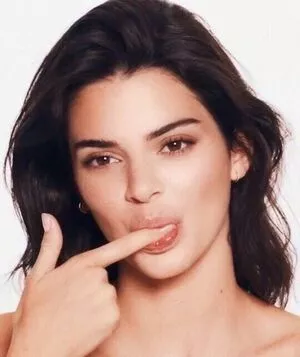 Kendall Jenner OnlyFans Leaked Free Thumbnail Picture - #CjHfM35A91