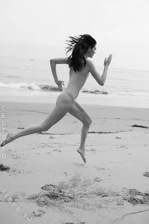 Kendall Jenner OnlyFans Leaked Free Thumbnail Picture - #EveaNEG3la