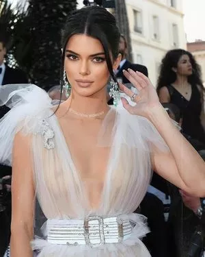Kendall Jenner OnlyFans Leaked Free Thumbnail Picture - #HLLIBaNSY6