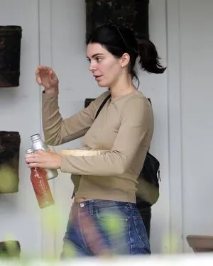 Kendall Jenner OnlyFans Leaked Free Thumbnail Picture - #SmAGcsPYw6