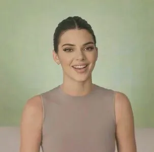 Kendall Jenner OnlyFans Leaked Free Thumbnail Picture - #UPFIBckAbM