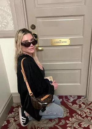 Kesha OnlyFans Leaked Free Thumbnail Picture - #NV2WEl8E53
