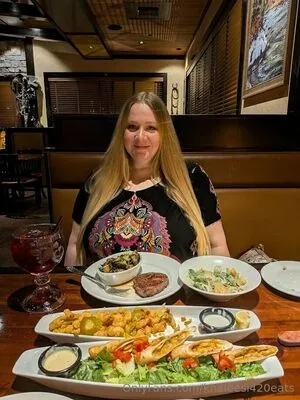 Khaleesi420eats OnlyFans Leaked Free Thumbnail Picture - #KifMzUTriL