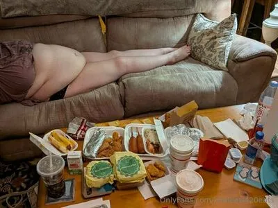 Khaleesi420eats OnlyFans Leaked Free Thumbnail Picture - #TNHLoSEqas