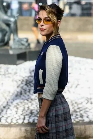 Kiernan Shipka OnlyFans Leaked Free Thumbnail Picture - #Ch2wfEmcE1
