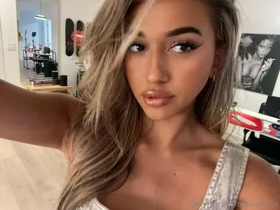 Kikigreyx OnlyFans Leaked Free Thumbnail Picture - #aSVVgk9NKB