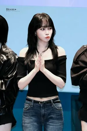 Kim Chaewon OnlyFans Leaked Free Thumbnail Picture - #1csw6AlvML