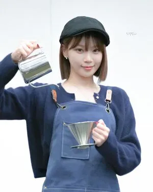 Kim Chaewon OnlyFans Leaked Free Thumbnail Picture - #8Hihp0a9vm