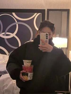 Kim Chaewon OnlyFans Leaked Free Thumbnail Picture - #P8PsMAYBlm