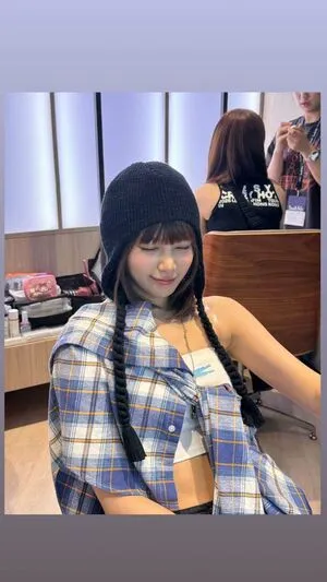 Kim Chaewon OnlyFans Leaked Free Thumbnail Picture - #tE5cOYwoAB