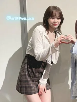 Kim Chaewon OnlyFans Leaked Free Thumbnail Picture - #xFWOlLSshx