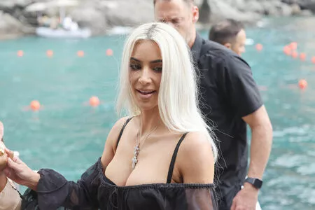 Kim Kardashian OnlyFans Leaked Free Thumbnail Picture - #0YC5IVfxfY