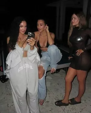 Kim Kardashian OnlyFans Leaked Free Thumbnail Picture - #1YjEKMqDNI