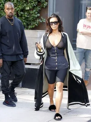 Kim Kardashian OnlyFans Leaked Free Thumbnail Picture - #1tRn50wYOV