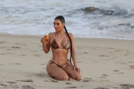 Kim Kardashian OnlyFans Leaked Free Thumbnail Picture - #1x06icm4sI