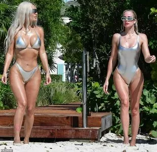 Kim Kardashian OnlyFans Leaked Free Thumbnail Picture - #26DHMxRngS