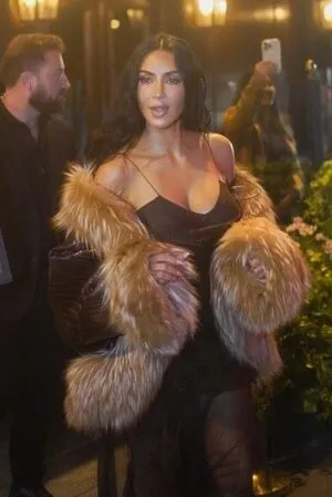 Kim Kardashian OnlyFans Leaked Free Thumbnail Picture - #3Myg4P9LAv