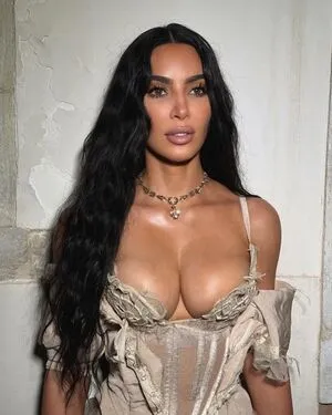 Kim Kardashian OnlyFans Leaked Free Thumbnail Picture - #3ZSgi9h4i2