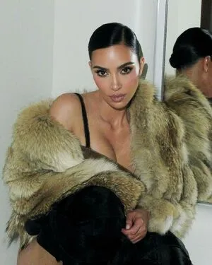 Kim Kardashian OnlyFans Leaked Free Thumbnail Picture - #4u0IgXXRNh