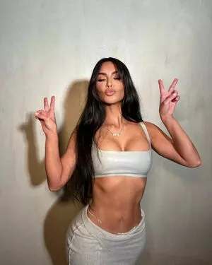 Kim Kardashian OnlyFans Leaked Free Thumbnail Picture - #58GEWytnkS