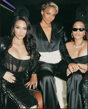 Kim Kardashian OnlyFans Leaked Free Thumbnail Picture - #5HbVGNyR7j