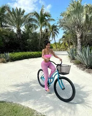Kim Kardashian OnlyFans Leaked Free Thumbnail Picture - #7W0j5QCv9F