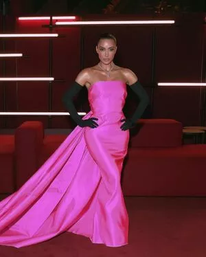 Kim Kardashian OnlyFans Leaked Free Thumbnail Picture - #8JSUakX8kl