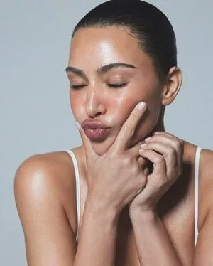 Kim Kardashian OnlyFans Leaked Free Thumbnail Picture - #8maF0HekEv